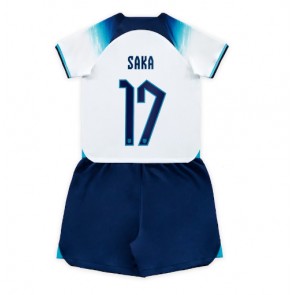 England Bukayo Saka #17 Replika Babytøj Hjemmebanesæt Børn VM 2022 Kortærmet (+ Korte bukser)